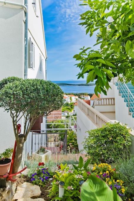 Apartman Tino With Two Sunny Terace Хвар Екстер'єр фото